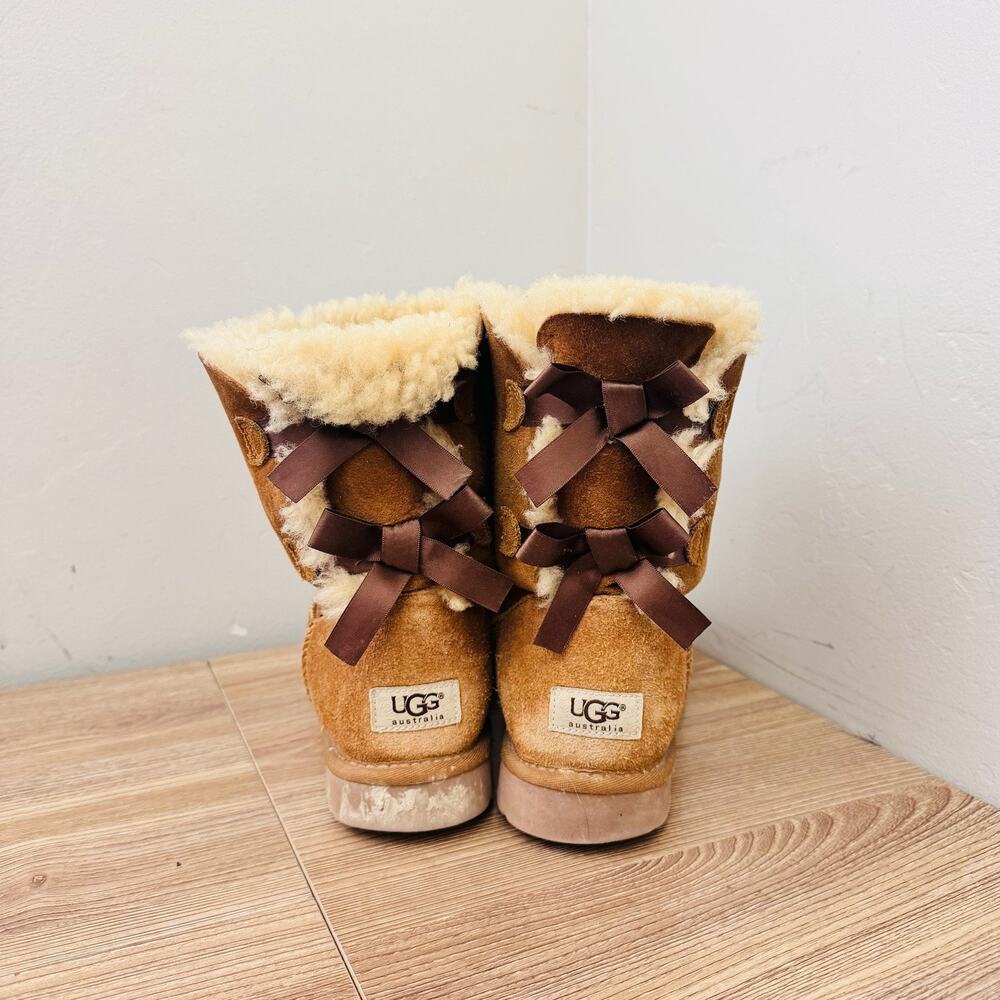 UGG Bailey Bow II boots in chestnut Women’s Size 9 - Picture 6 of 10